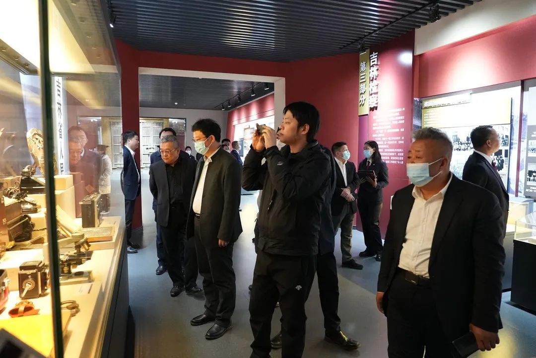 图片2.jpg 老虎机777